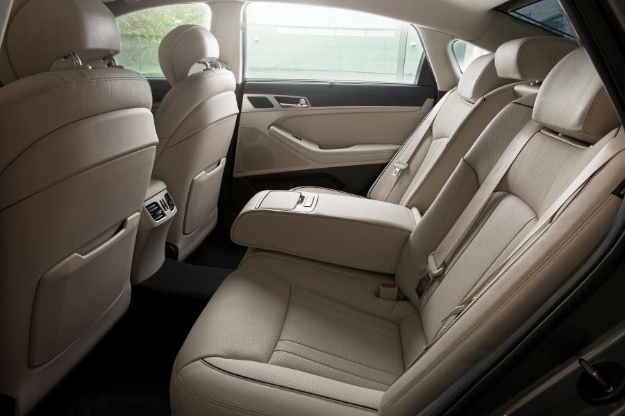 Интерьер Genesis G80 2016 года  (NA) (фото 20 из 21)
